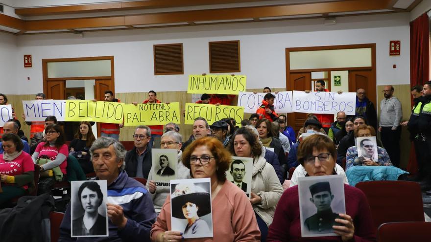 Familiares y víctimas del franquismo reclaman a PP y Cs el inicio de las exhumaciones en Córdoba