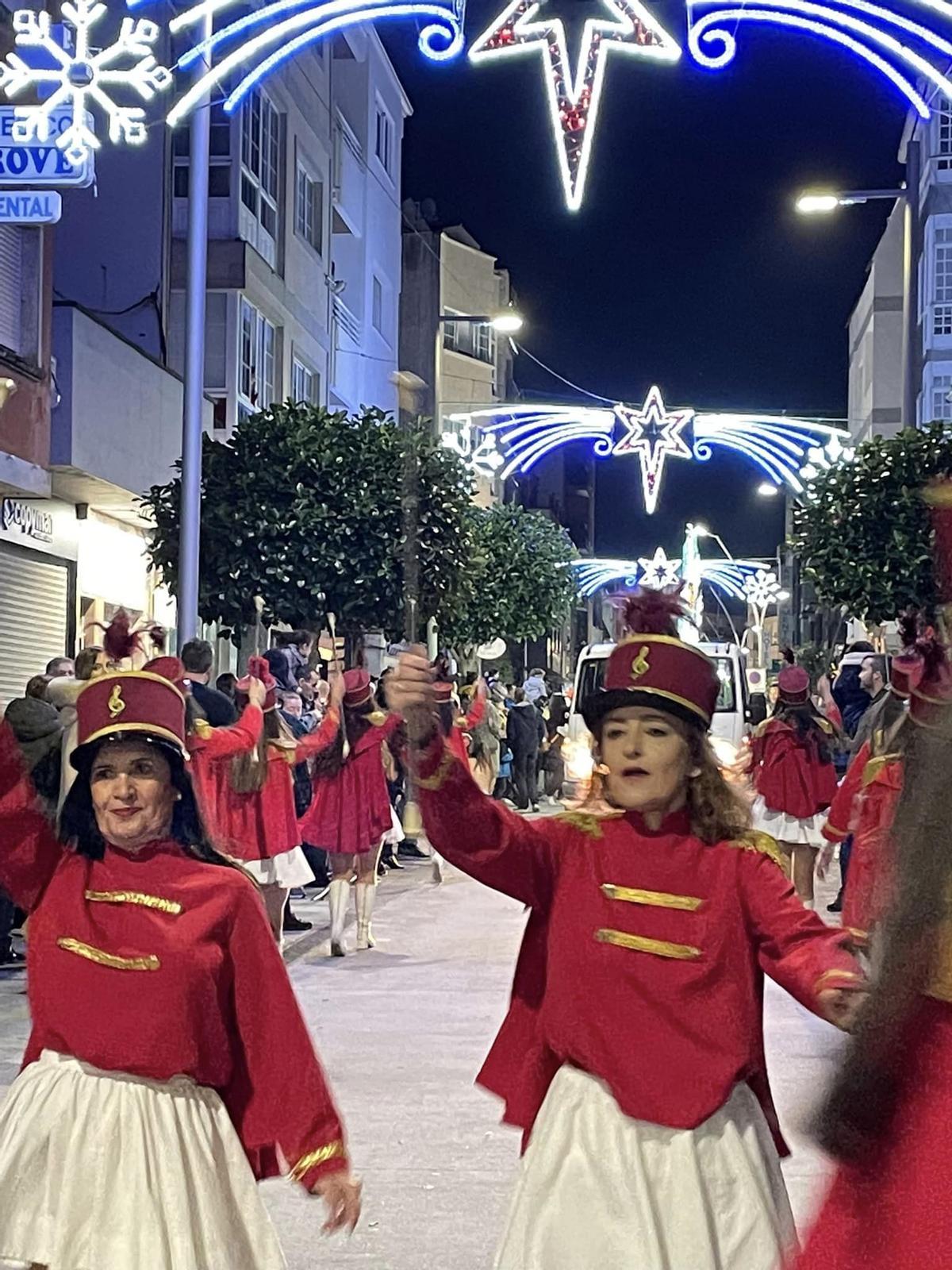 Graciela y Mariví Prol, en el desfile de Reyes.