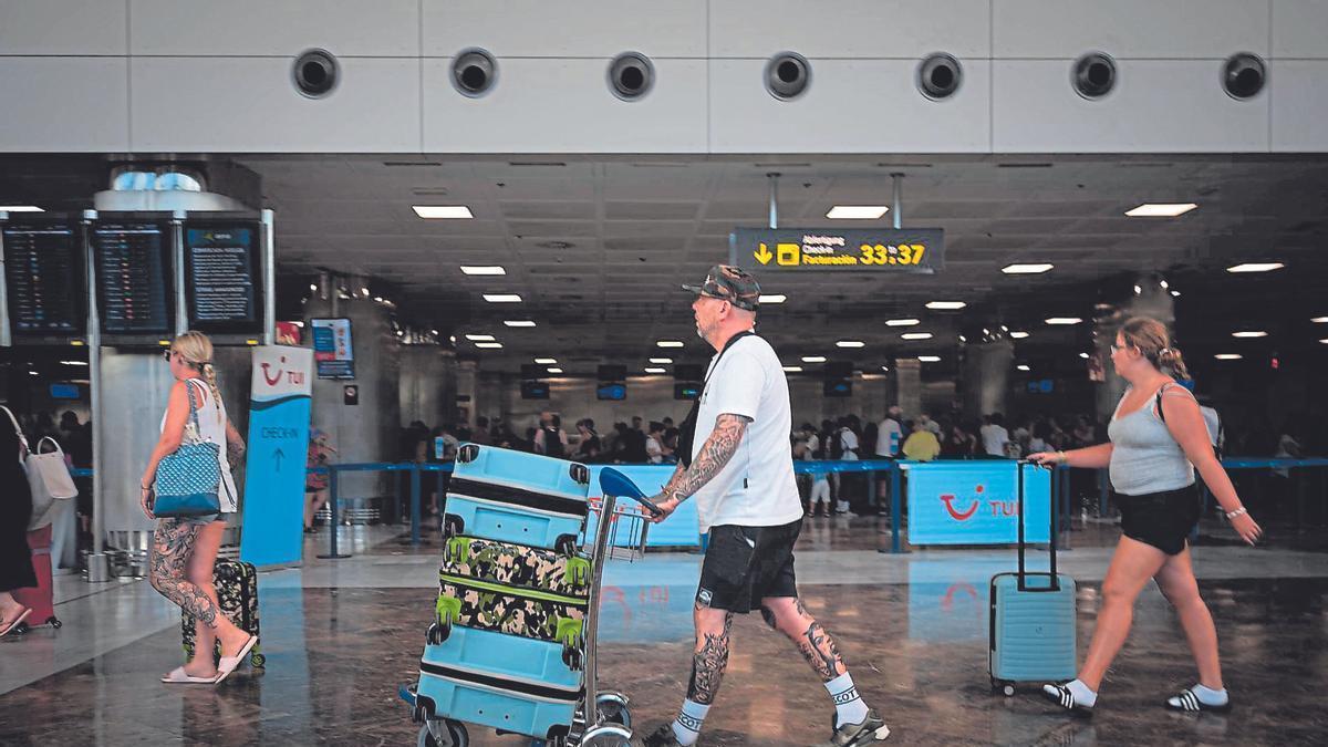 Canarias supera el millón de turistas en julio y aumentan un 2,39% las pernoctaciones
