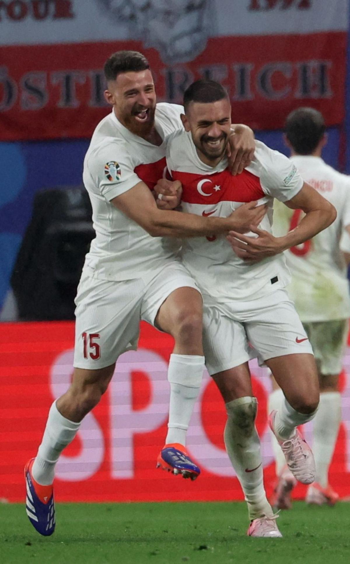 Turquia es posa als peus d’Arda Güler i elimina Àustria