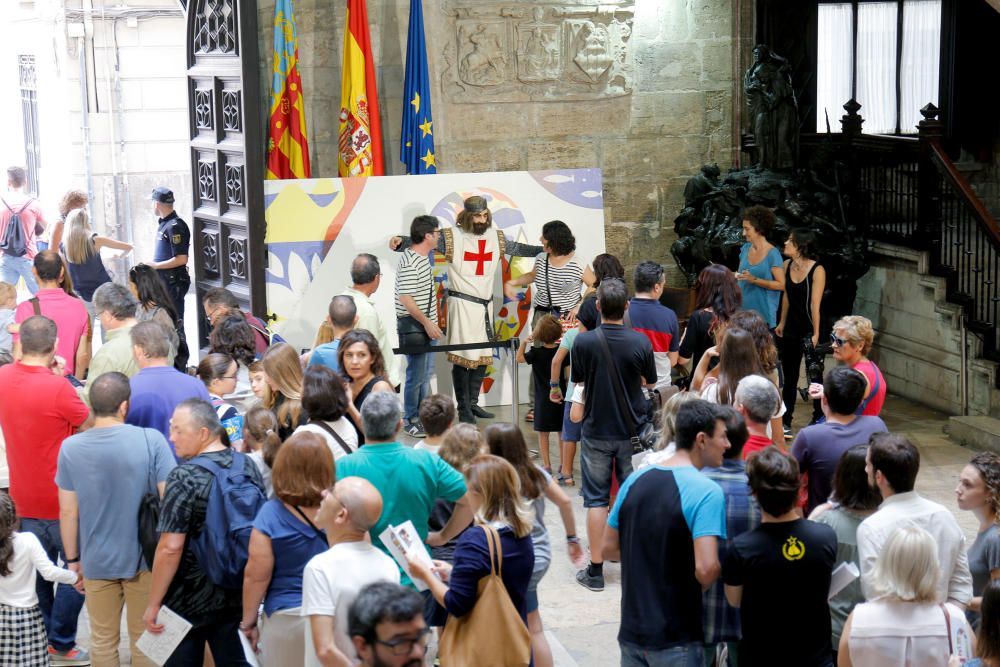 Puertas abiertas en el Palau de la Generalitat con motivo del 9 d'Octubre