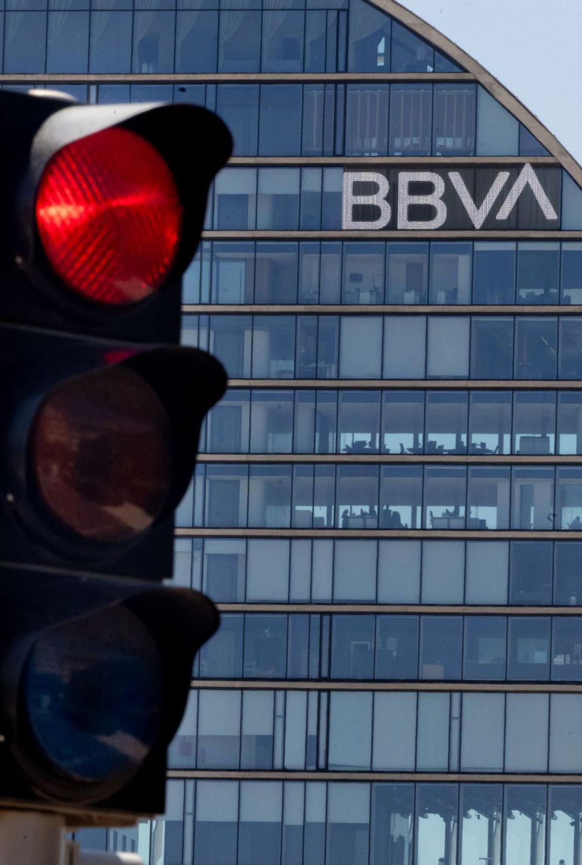 La CNMC demana més dades de l’opa del BBVA que en la fusió CaixaBank-Bankia