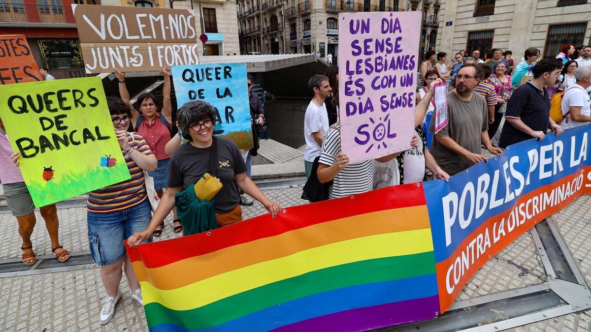 Concentración en Alcoy por el Día Internacional del Orgullo LGTBI