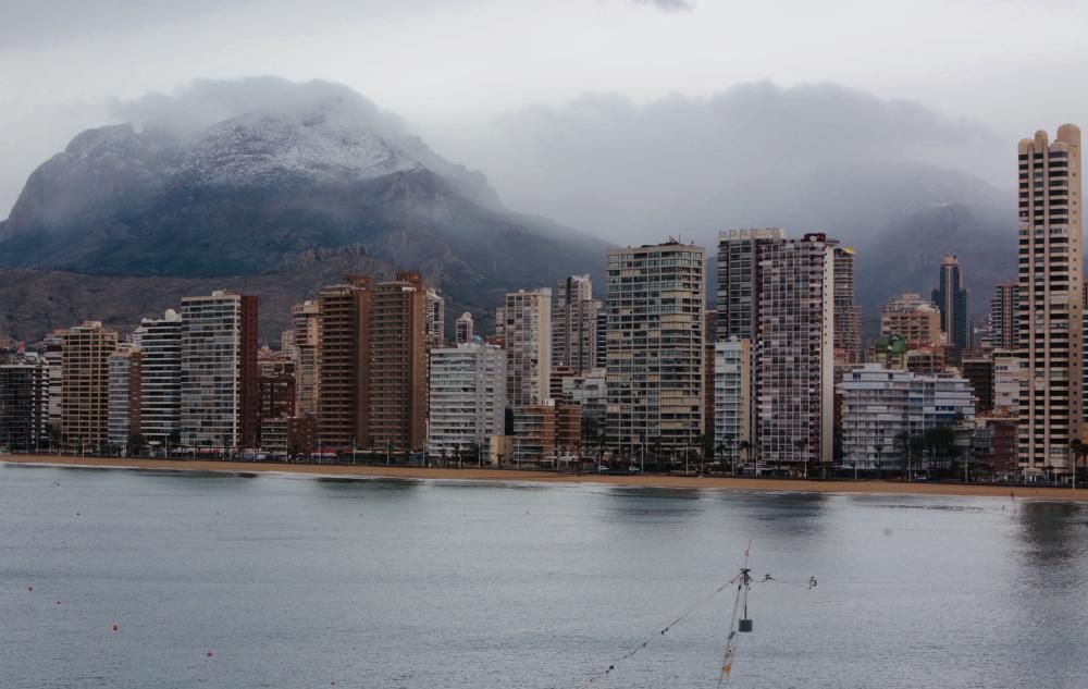 La nieve llega a la cima del Puig Campana