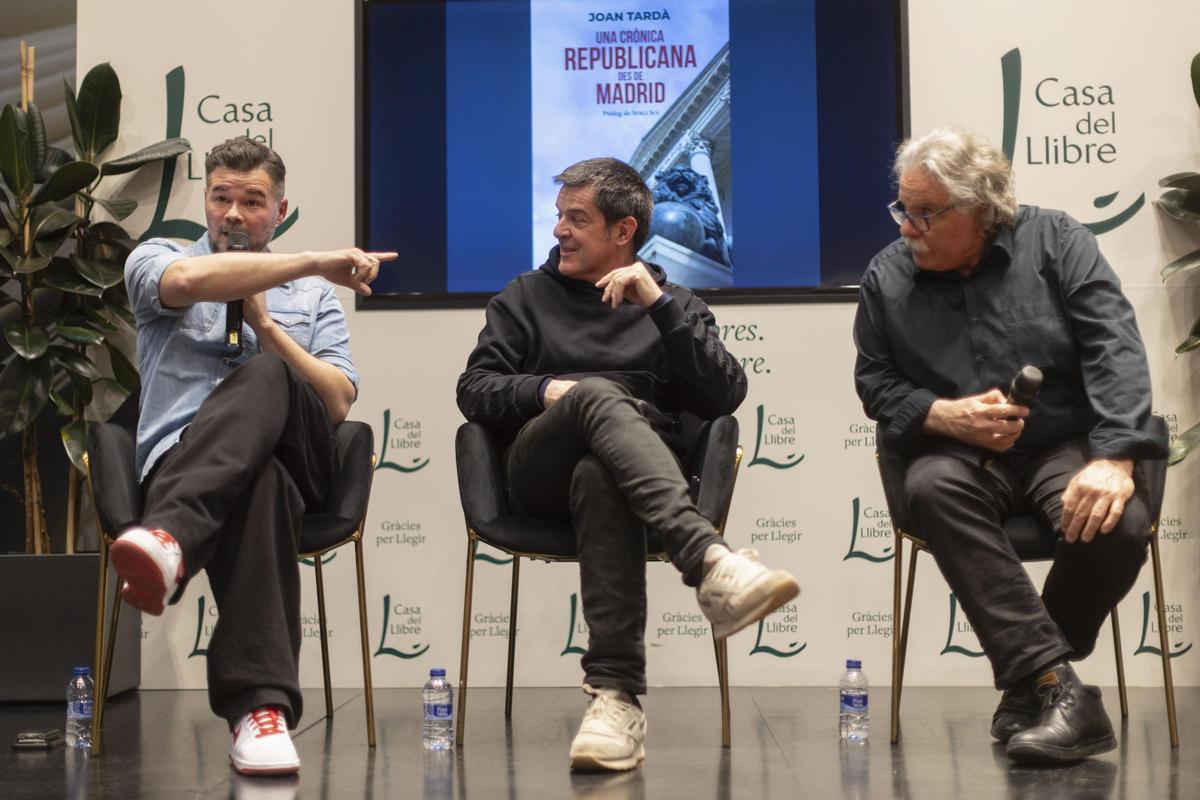 Gabriel Rufián, Sergi Sol y Joan Tardà en la presentación del libro del exdiputado.
