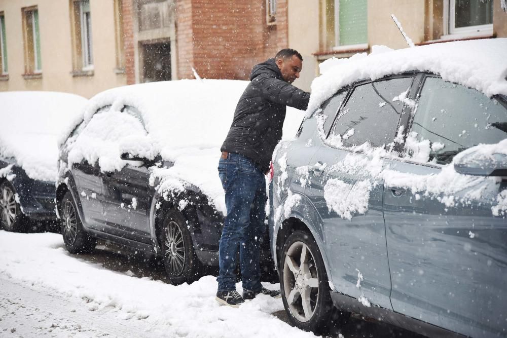 La neu arriba a Manresa