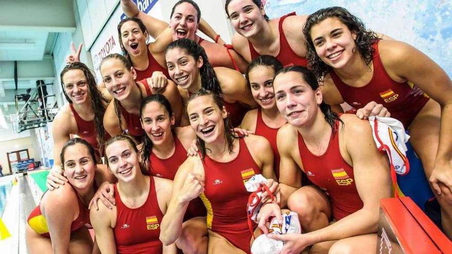 Las jugadoras de la selección española festejan su clasificación para los Juegos. // Awgert Jan Kooij