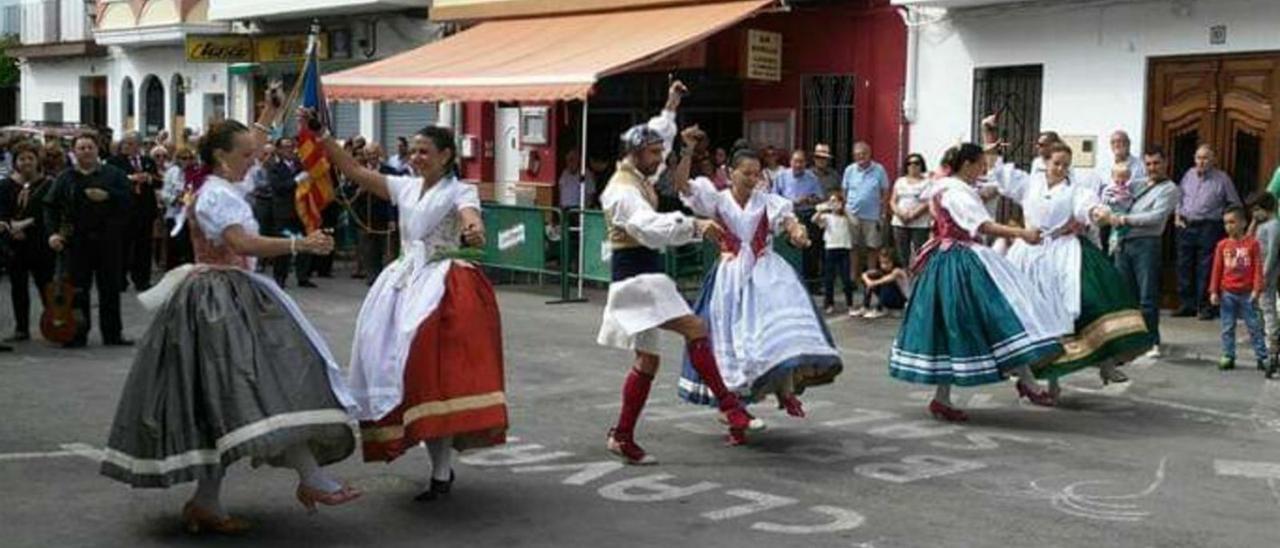 Una actuació del grup de danses de Canet El Repom. | LEVANTE-EMV