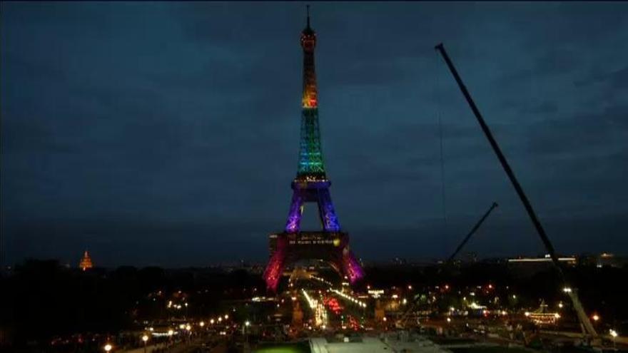 La Torre Eiffel celebra sus 300 millones de visitas