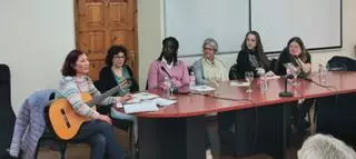 La antología "Nosotres" se presentó en la Casa de la Buelga con protagonismo femenino