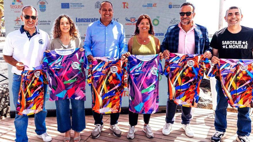 Imagen de la presentación oficial de la Ultrabike Club Santa Rosa Lanzarote, ayer, en la playa de Las Cucharas.