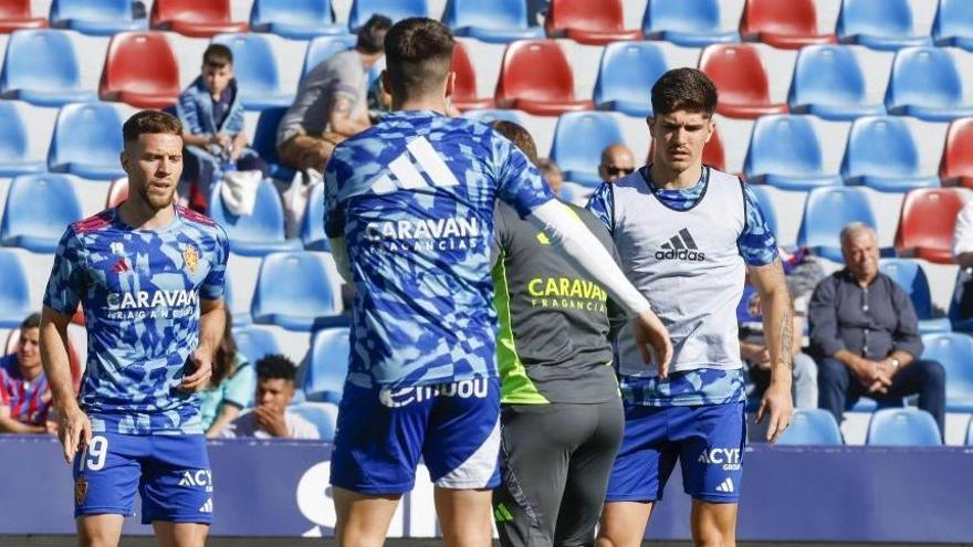 Calero y Vital, en el calentamiento del partido ante el Levante.