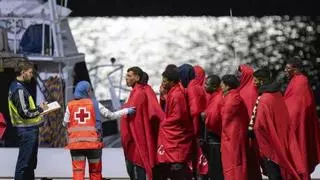 Dos cayucos en pocas horas: Salvamento Marítimo traslada a El Hierro a 150 personas