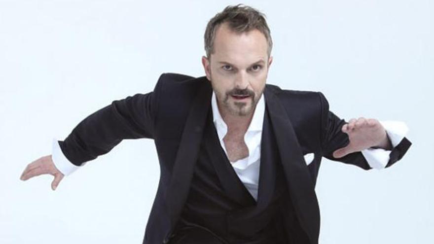 Miguel Bosé: "El hombre nunca deja de ser un Peter Pan" - Levante-EMV