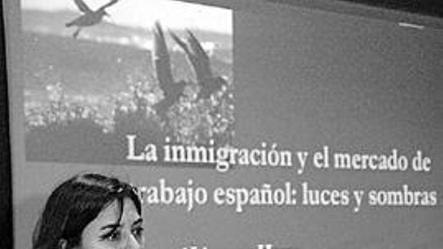 &quot;La emigración no quita trabajo a los españoles&quot;, dice Raquel Llorente