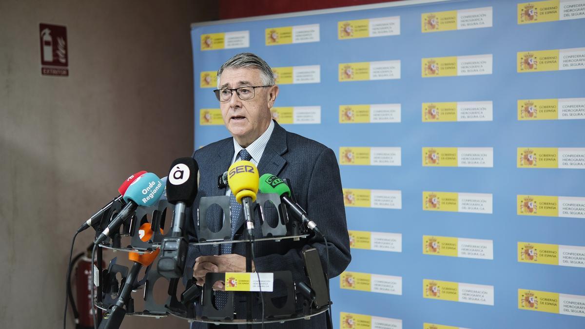 El presidente de la CHS, Mario Urrea, este martes en la rueda de prensa previa a la Comisión de Desembalse.