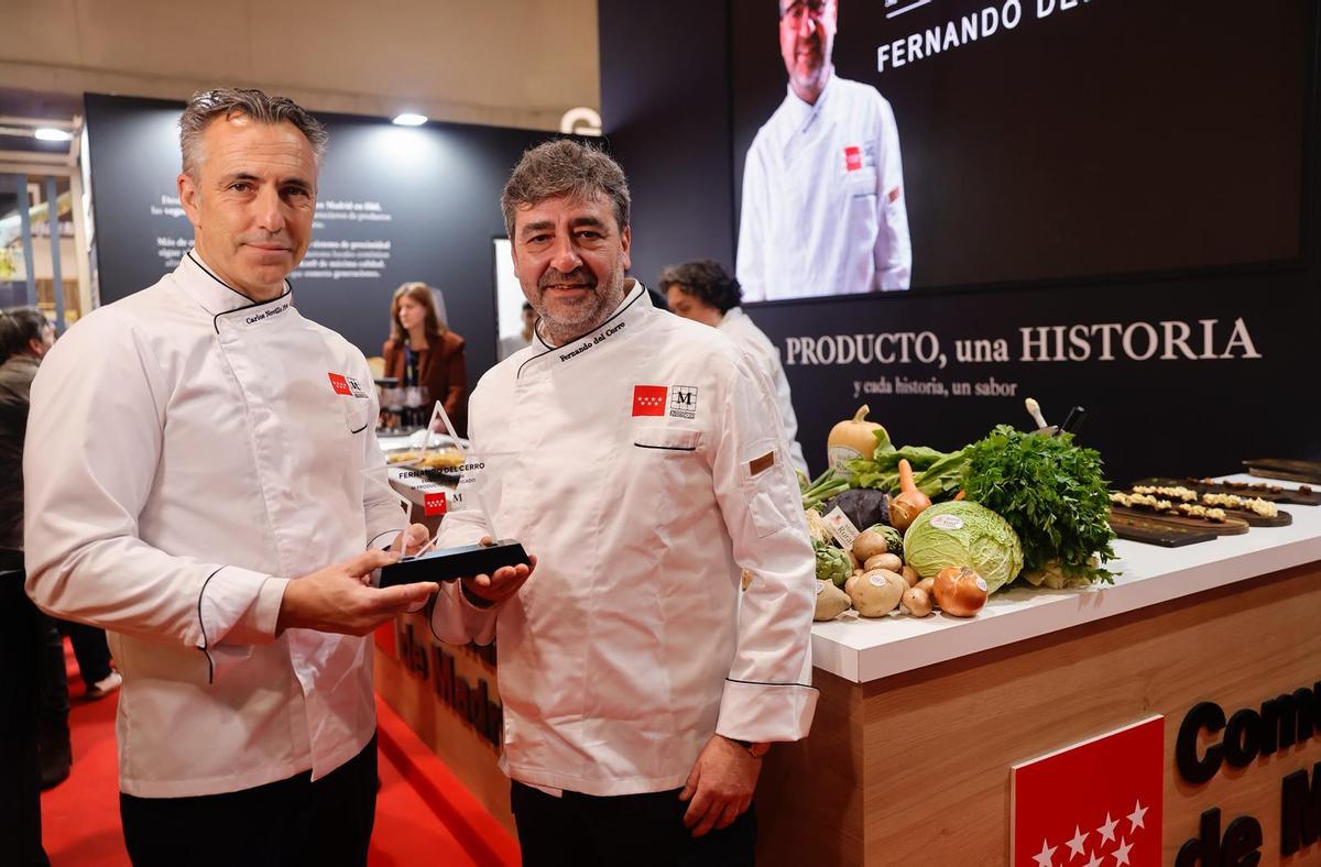 Fernando del Cerro, chef de Casa José (Aranjuez) y Carlos Novillo, consejero de Medio Ambiente, Agricultura e Interior.