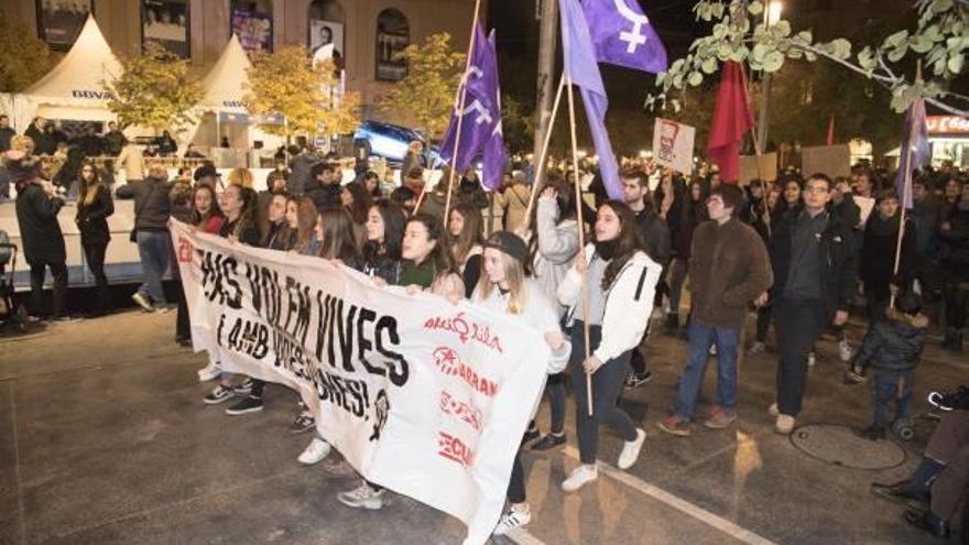 Prop de 400 persones denuncien a Manresa la violència masclista