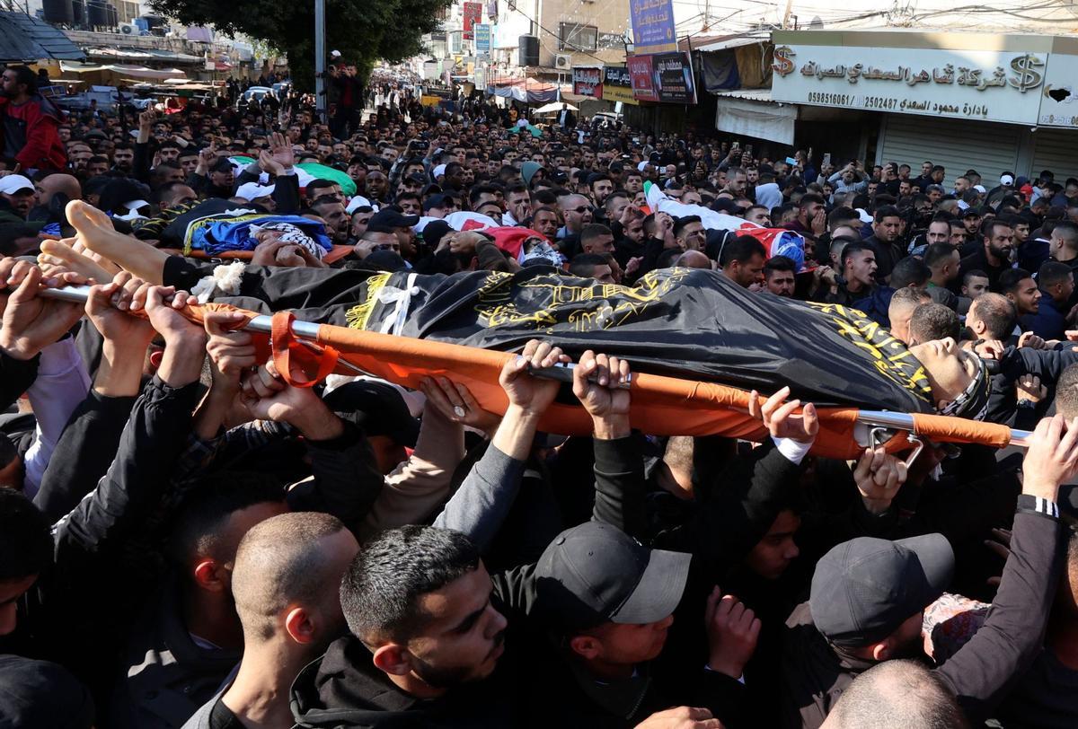 Palestina llora una de sus mañanas más trágicas en los últimos años. Al menos nueve personas han sido asesinadas por el Ejército israelí en Yenín, al norte de la Cisjordania ocupada.