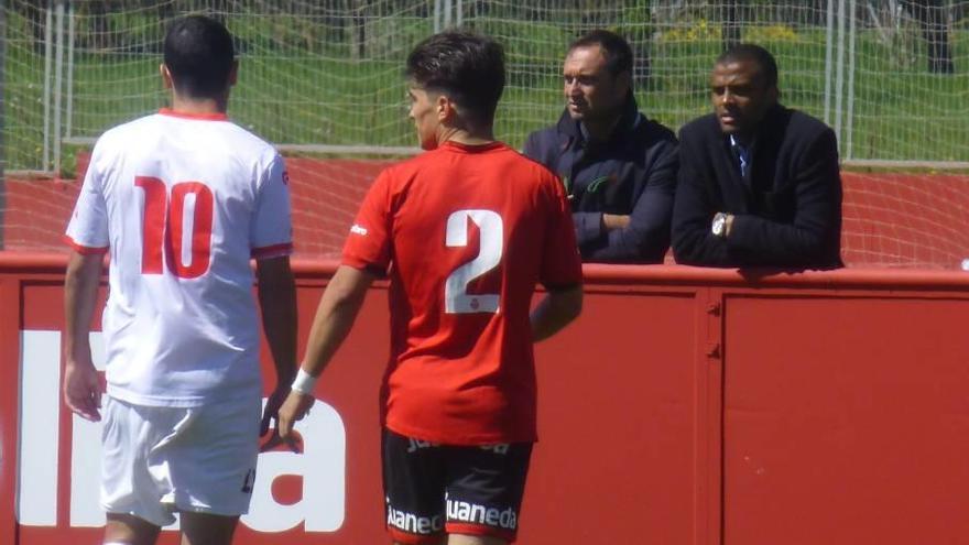 Molango y Recio presenciaron la victoria del Mallorca B de Gálvez sobre el Hospitalet.