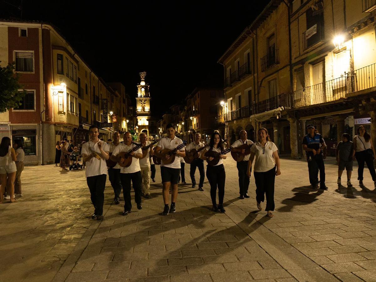 Una noche mágica en las hogueras de la noche de San Juan en Tagarabuena y Toro Una noche mágica en las hogueras de la noche de San Juan en Tagarabuena y Toro