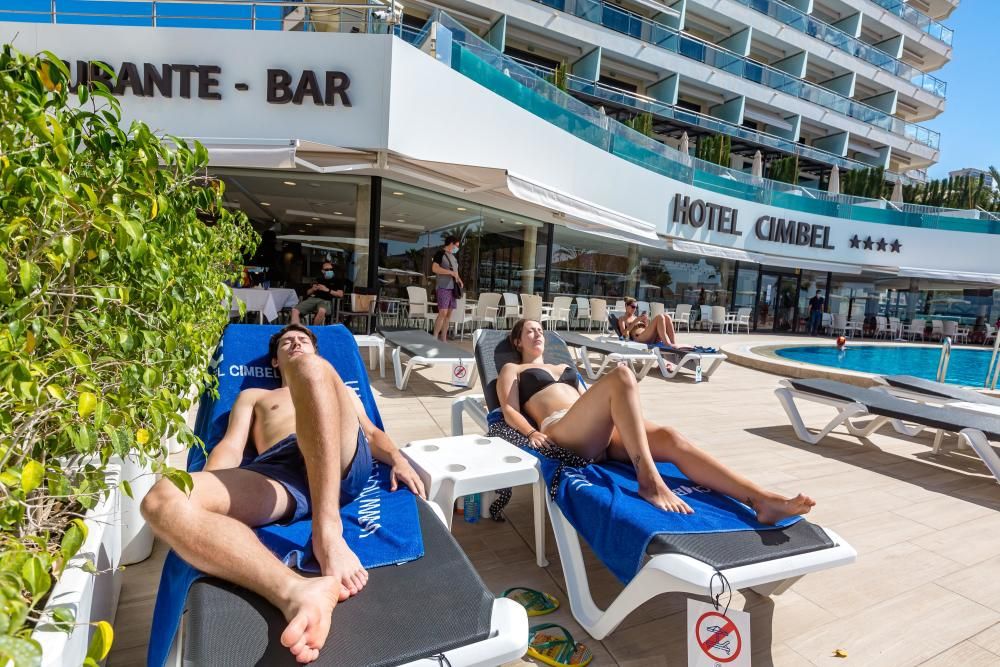 Benidorm realza las medidas tomadas en sus alojamientos y playas para promocionarse y lograr despertar la demanda de última hora