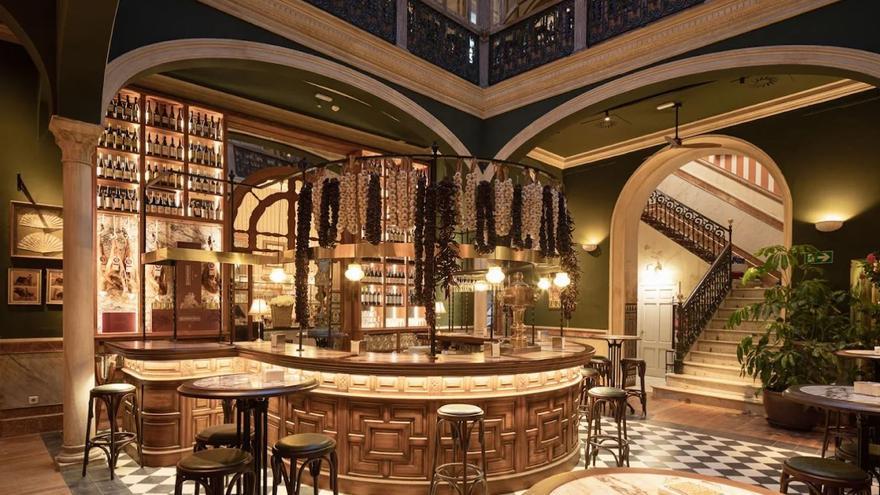 El restaurante de Sevilla que está en un palacio del siglo XIX: con tapas a 3 euros y su propio tablao