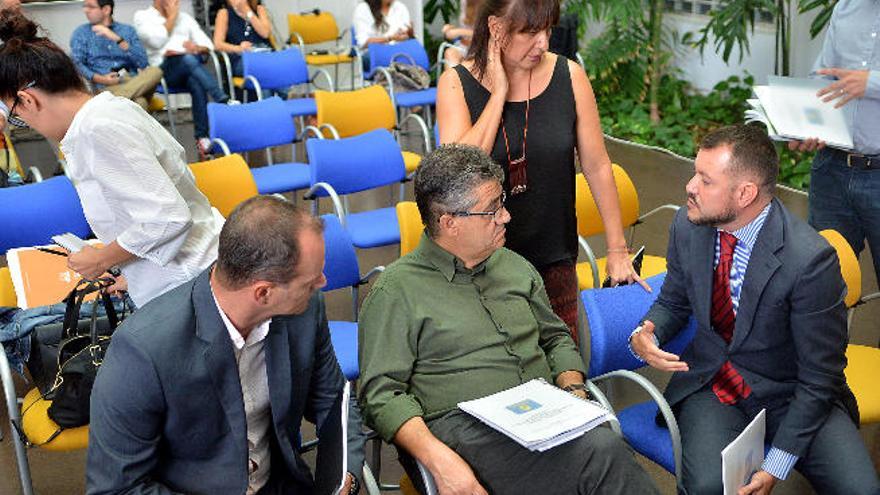 Los tres alcaldes del Sureste dialogan con el regidor de Gáldar.