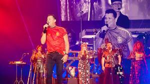 Carlos Vives con la camiseta de la selección española en un concierto en Madrid