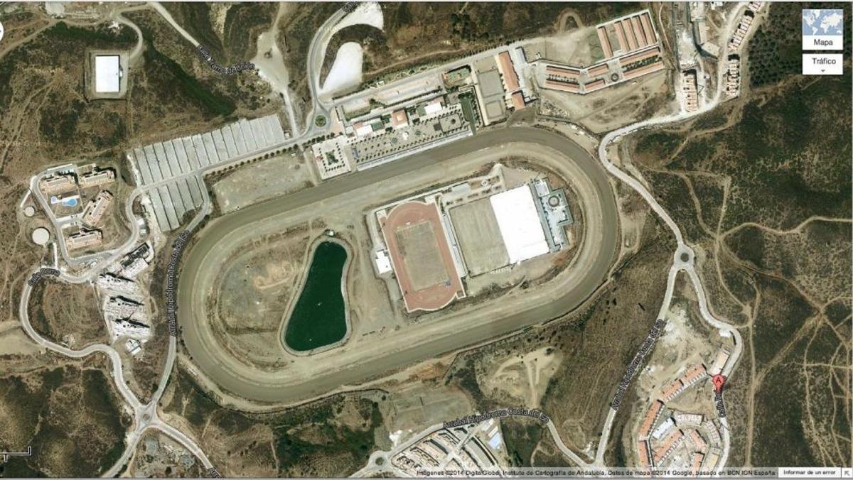 Vista aérea del hipódromo costasoleño, enclavado en la zona occidental del término municipal mijeño y apenas 15 minutos del aeropuerto internacional de Málaga.