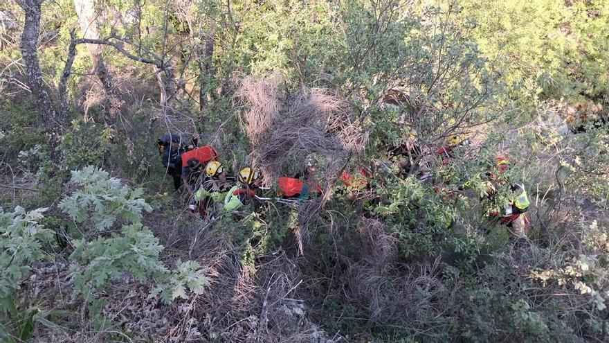 Rescatan a un senderista herido tras sufrir una caída en una garganta de Losar de la Vera