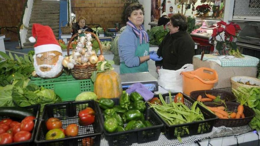 Uno de los puestos decorados con los motivos navideños. // Noé Parga