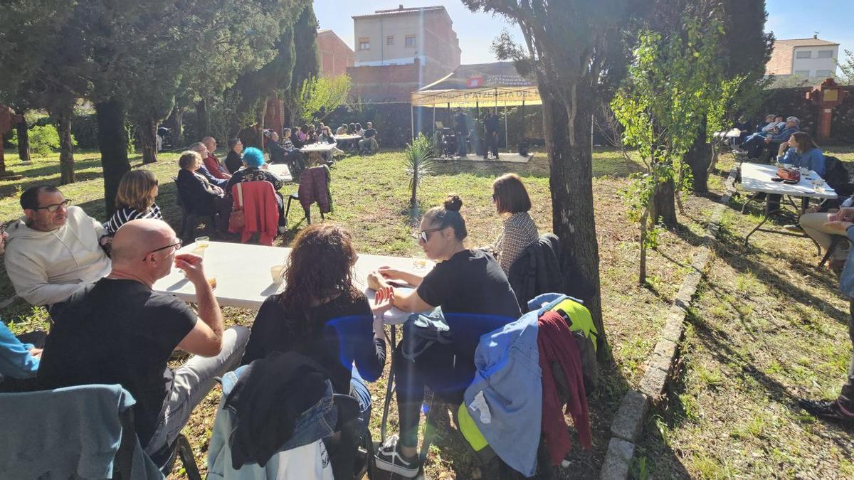 Durante el fin de semana, los visitantes podrán disfrutar de degustaciones de vermuts, vinos, almendras, turrones y aceite, acompañadas de actuaciones musicales en directo, y visitas guiadas.