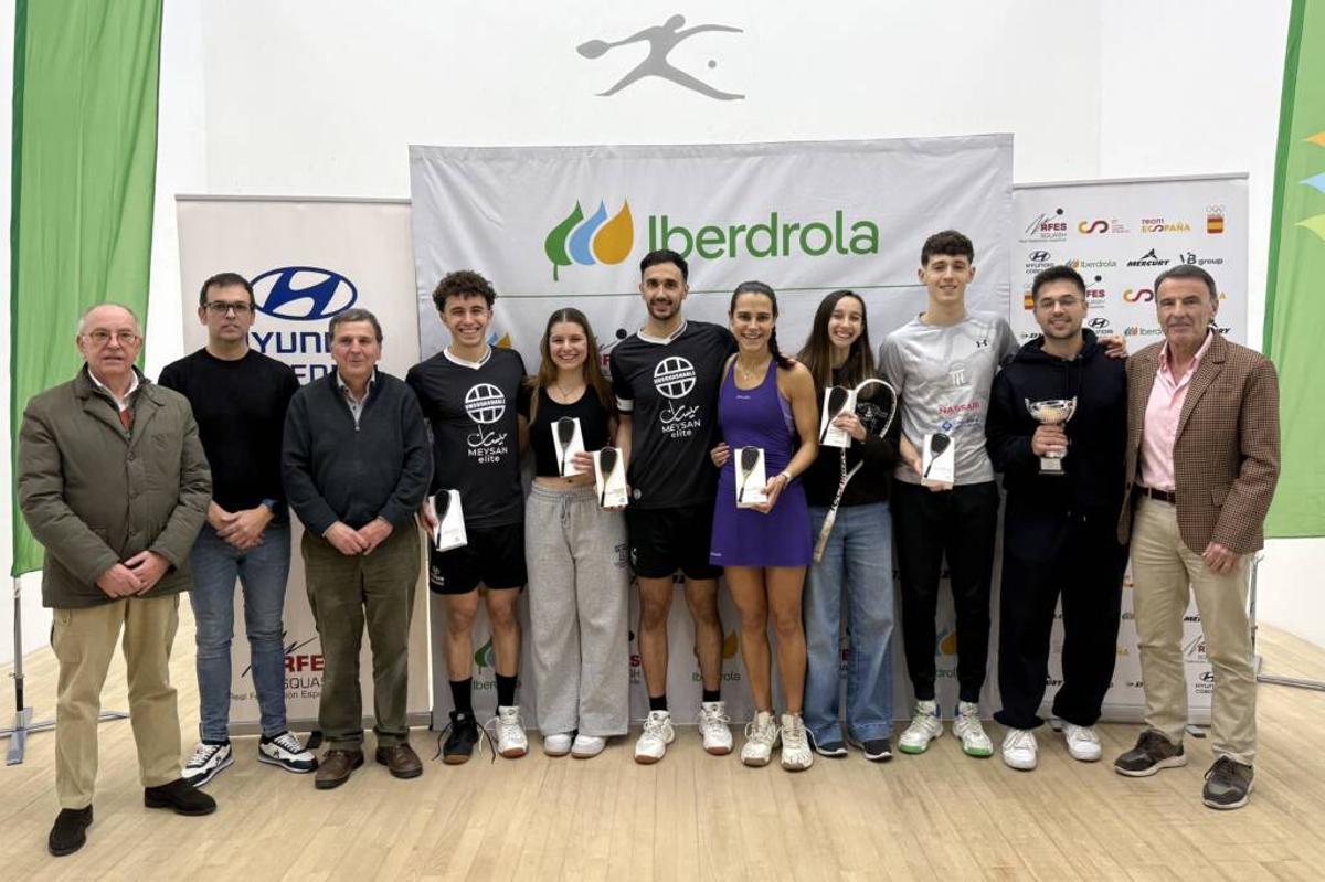 Marta, con autoridades y otros ganadores.