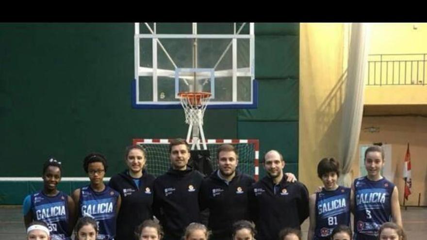 La selección gallega de minibasket. // FdV