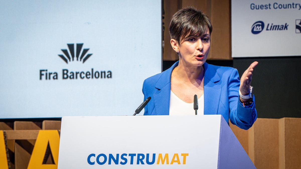 La ministra de Vivienda y Agenda Urbana, Isabel Rodríguez, durante la inauguración del congreso Construmat en Barcelona este jueves.