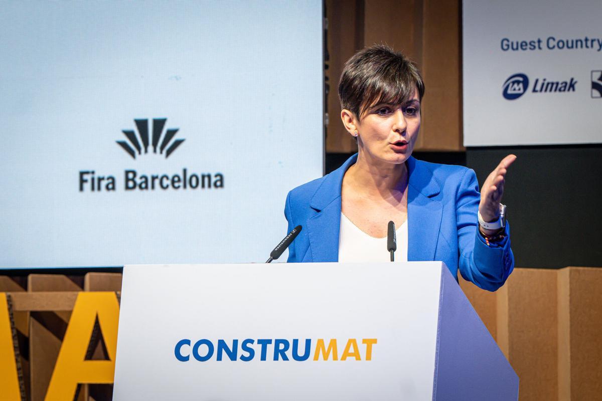 La ministra de Vivienda y Agenda Urbana, Isabel Rodríguez, durante la inauguración del congreso Construmat