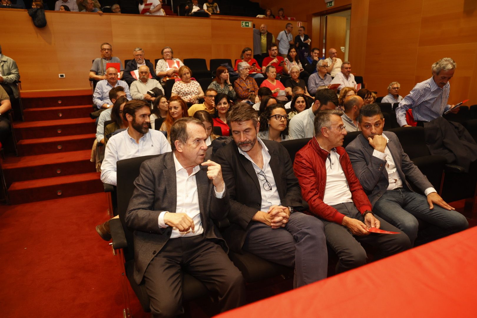 El PSOE de Pontevedra se reúne para confirmar las listas del 23J