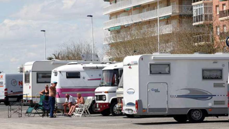 El Ayuntamiento regula la presencia de autocaravanas en la vía pública