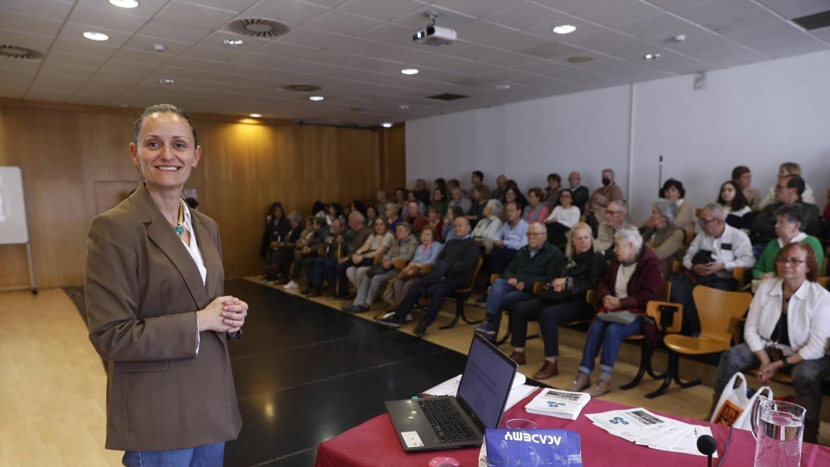 Jessica González Ardura, en el Centro Municipal Integrado de El Coto.
