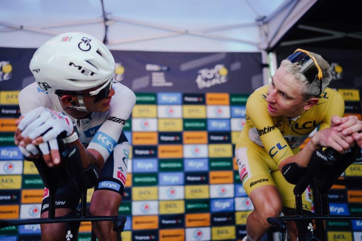 Pogacar con Del Toro, el domingo, en la meta del Tour.