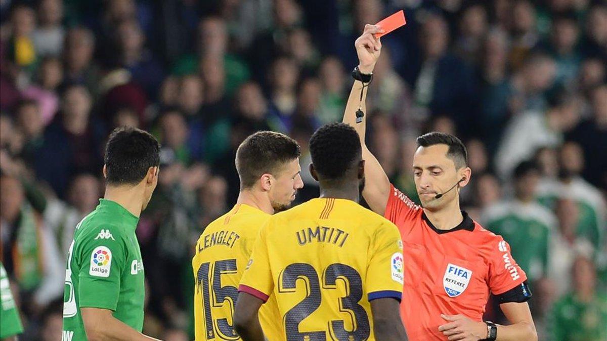 Sánchez Martínez no gustó a nadie en el Betis-Barcelona