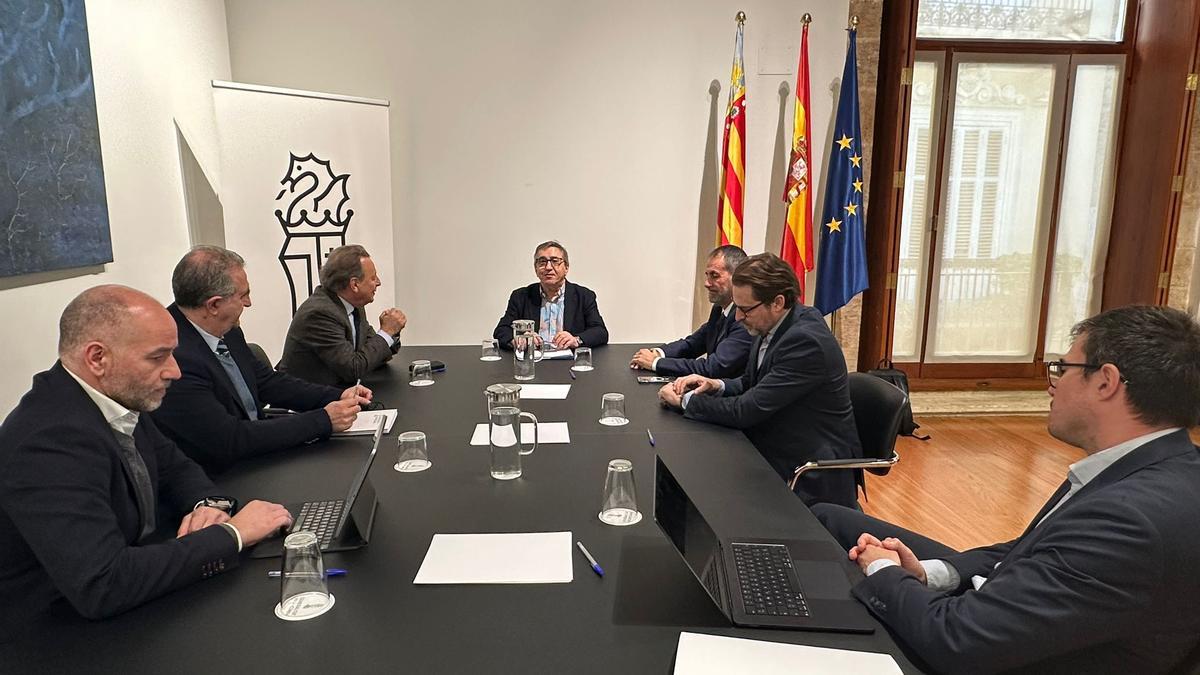 Reunión del conseller Rovira con los máximos representantes de Ascer.