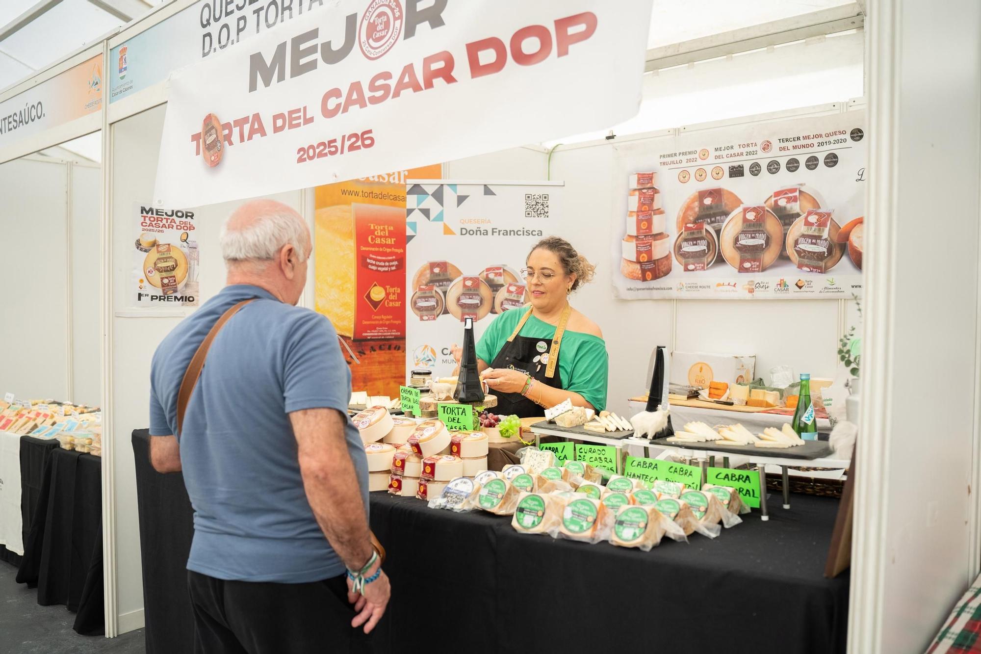 Así ha sido el acto inaugural de la Feria del Queso de Casar de Cáceres