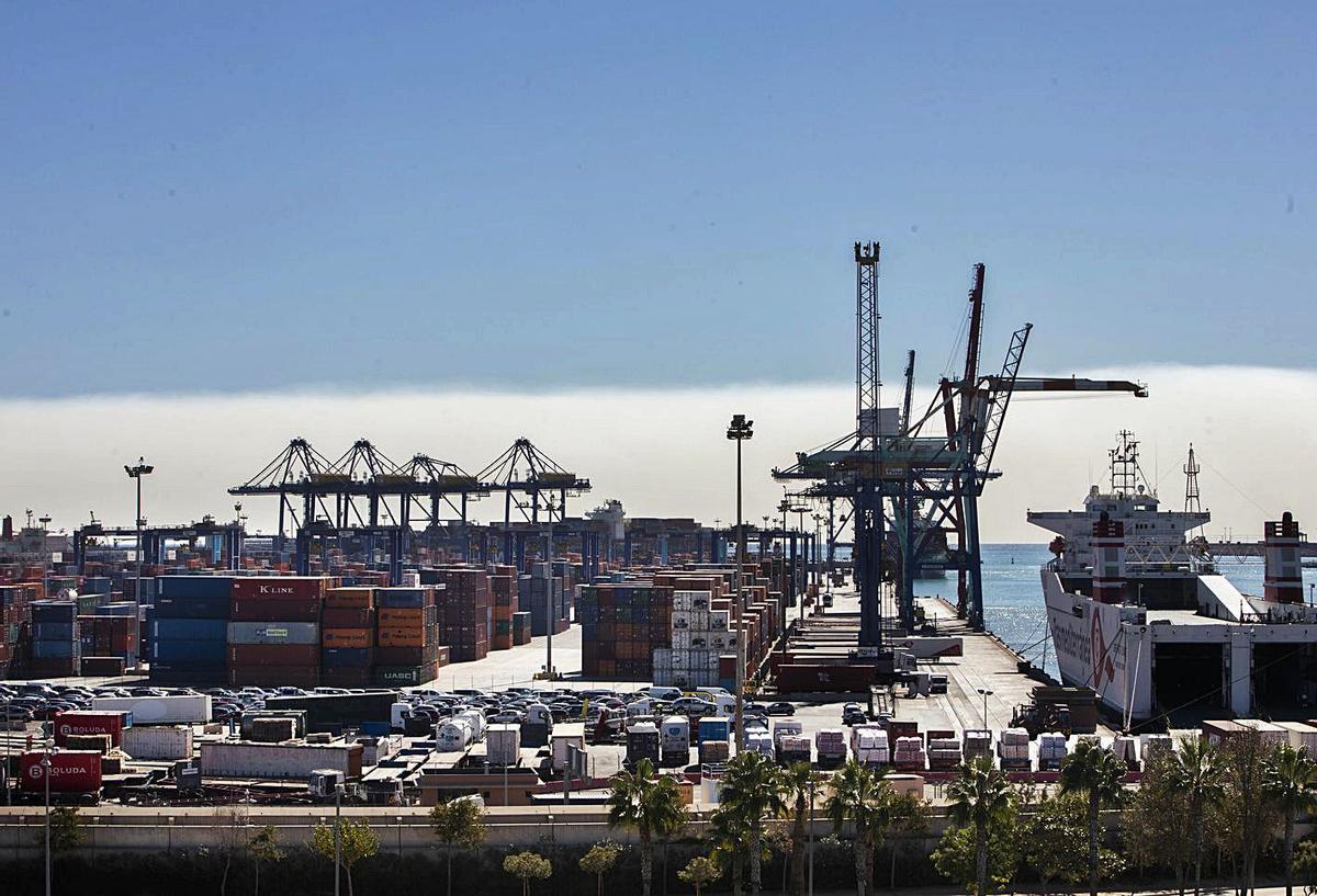 El puerto canaliza buena parte de las exportaciones valencianas. | GERMÁN CABALLERO