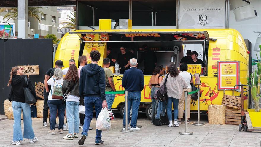 Abre en Santa Cruz el ‘food truck’ de Dabiz Muñoz tras la polémica del seguro