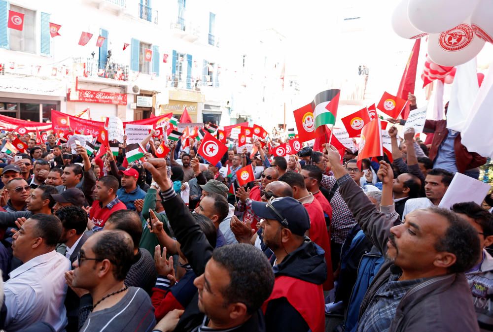 Members of the Tunisian General Labour Union ...