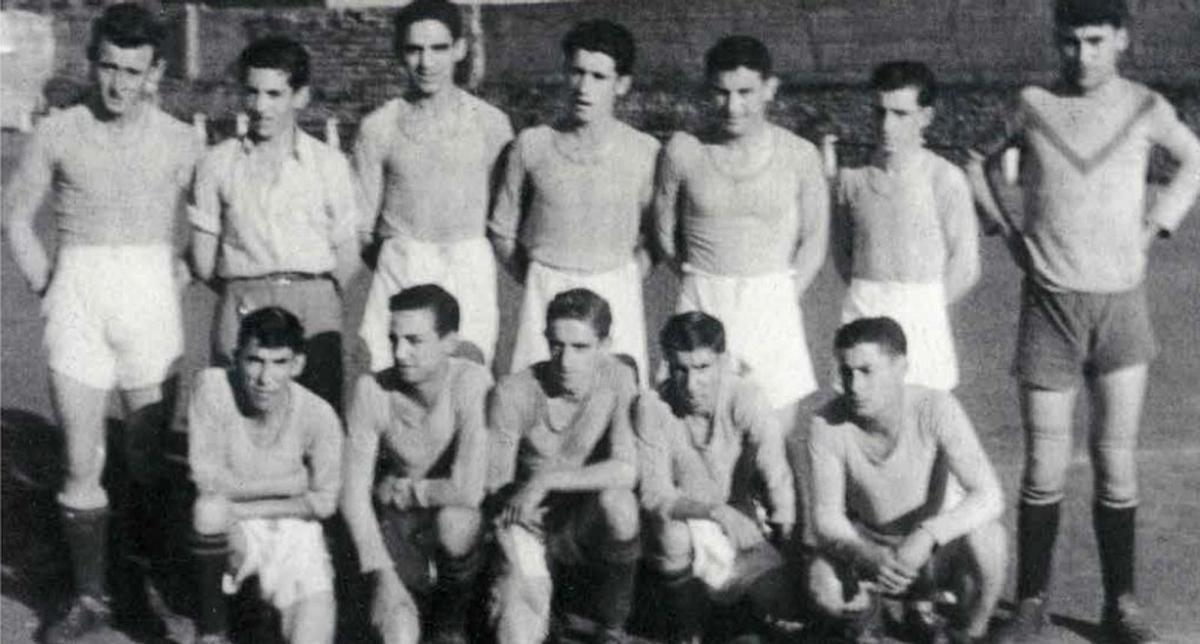 Fútbol de barrio en el barro | ARCHIVO MUNICIPAL / FONDO DE JUAN MARTÍN MERINO «JUANELE»