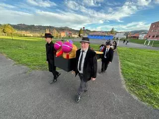 EN IMÁGENES: Grado despide su carnaval y llora el entierro del moscón