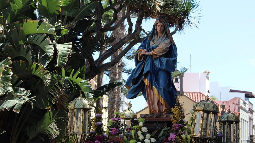 La procesión de 'Las Mantillas' en Las Palmas de Gran Canaria, en imágenes